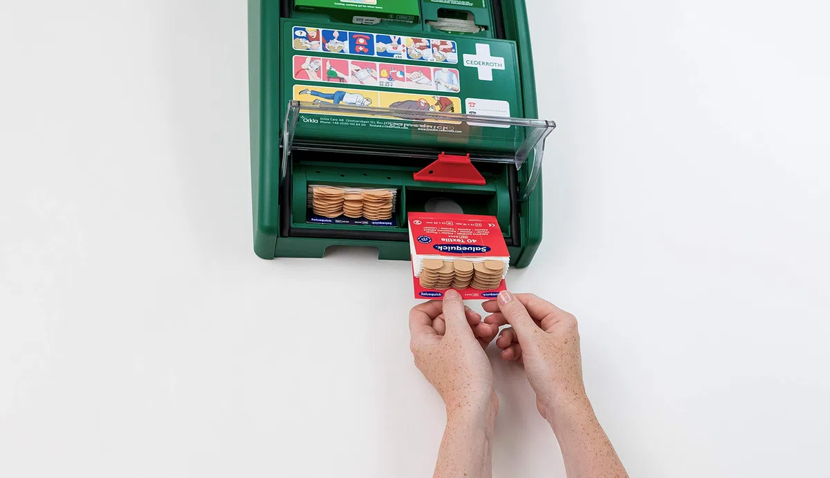 Cederroth Station de Premiers Secours complète et pratique